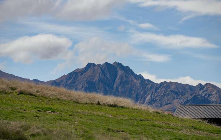 12 Stonehenge Road_4