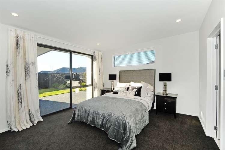 53 Vernon Drive Lincoln_25