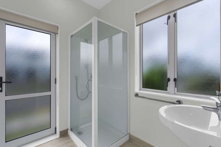 2 Saddleback Crescent Papakura_12