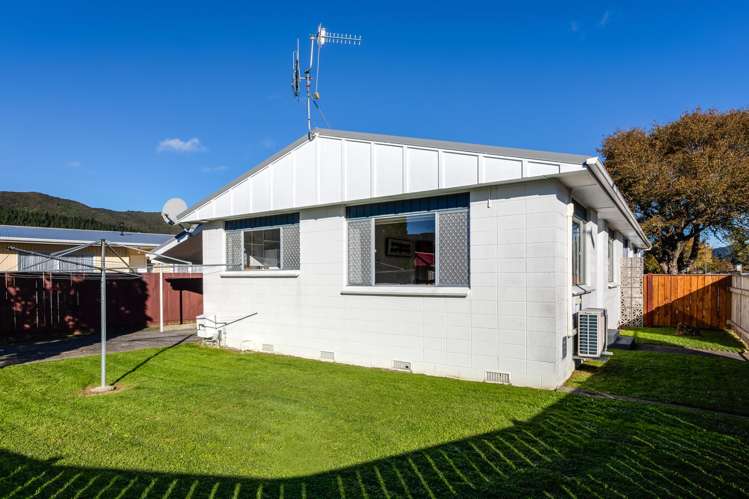 1/2 Matthews Road Wainuiomata_19