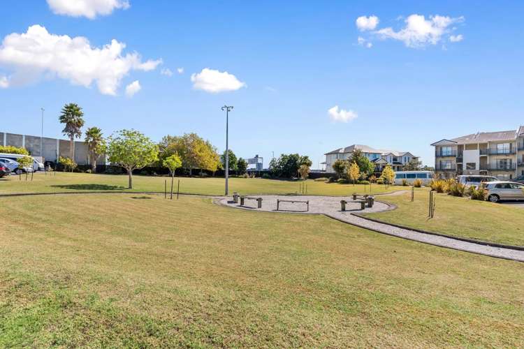 E2/71 Spencer Road Oteha_18