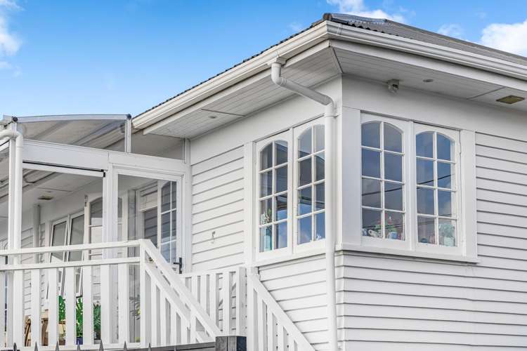 4233 Great North Road Glendene_2