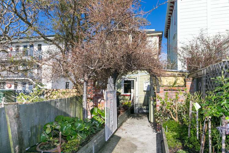 2 Te Wharepouri Street Berhampore_15