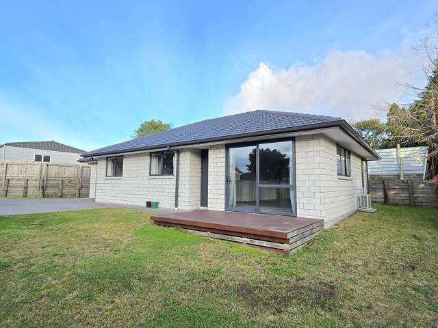 12A Grayson Avenue Mangakakahi_1