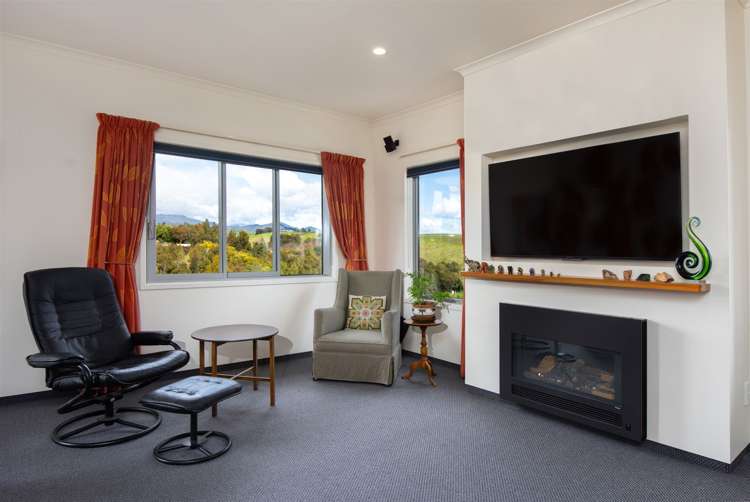 19 Lake View Place Fairhall_12