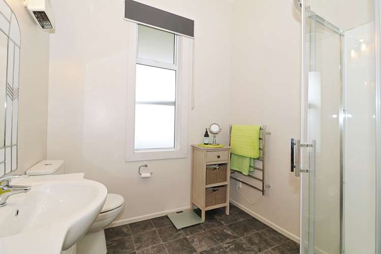 737 Queens Drive Waikiwi_12