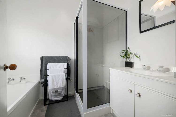 1 Greenvalley Rise Glenfield_10