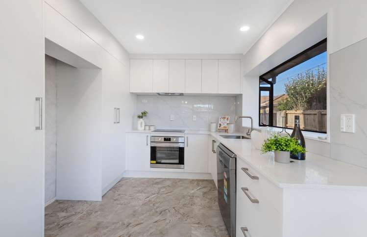 2/9 Bernie Edwards Place Botany Downs_8