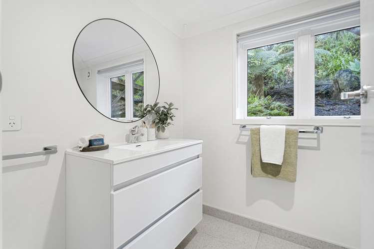 208 Forest Hill Road Waiatarua_23