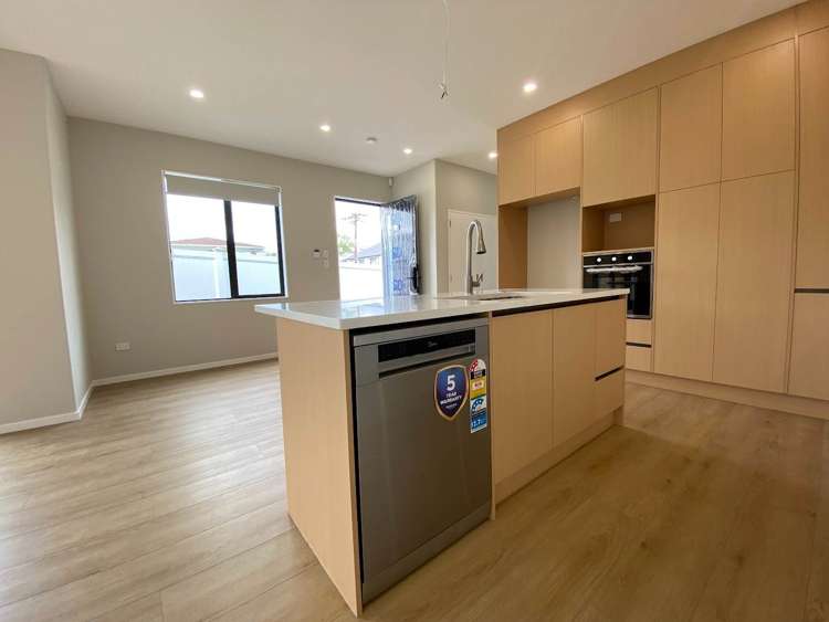 1/16 Waterloo Road Milford_3