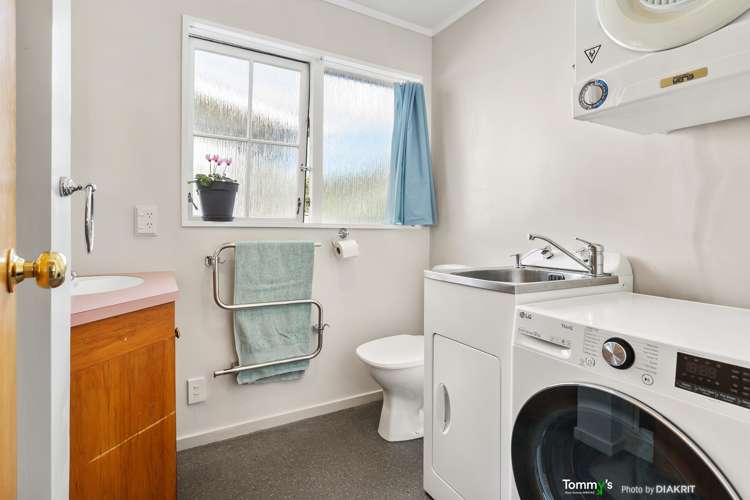 165a Queens Drive Lyall Bay_11