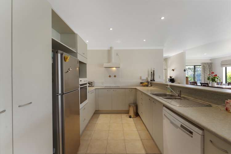 8 Brookside Close Highbury_10