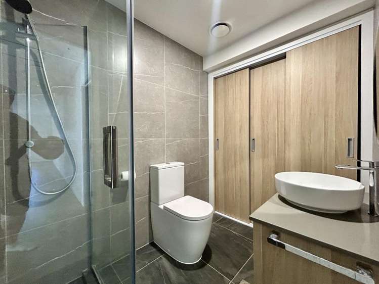 10/64 (64c) Coronation Road 1712_8