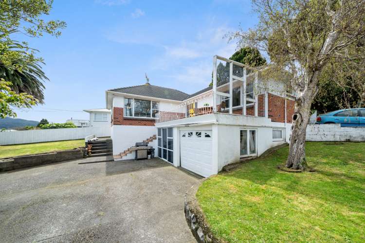 2 Isabel Grove Wainuiomata_14