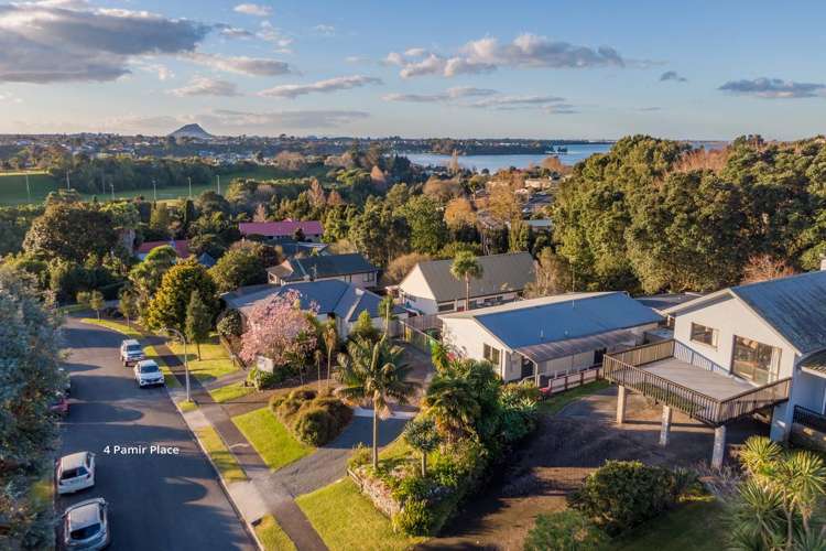 4 Pamir Place & 64 Victory Street Welcome Bay_4