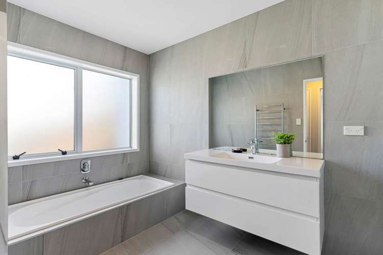 2/272 Glamorgan Drive Northcross_8