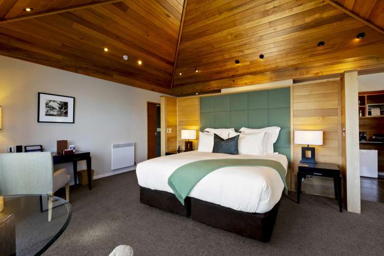 21 & 23 MacKinnon Terrace Sunshine Bay_11