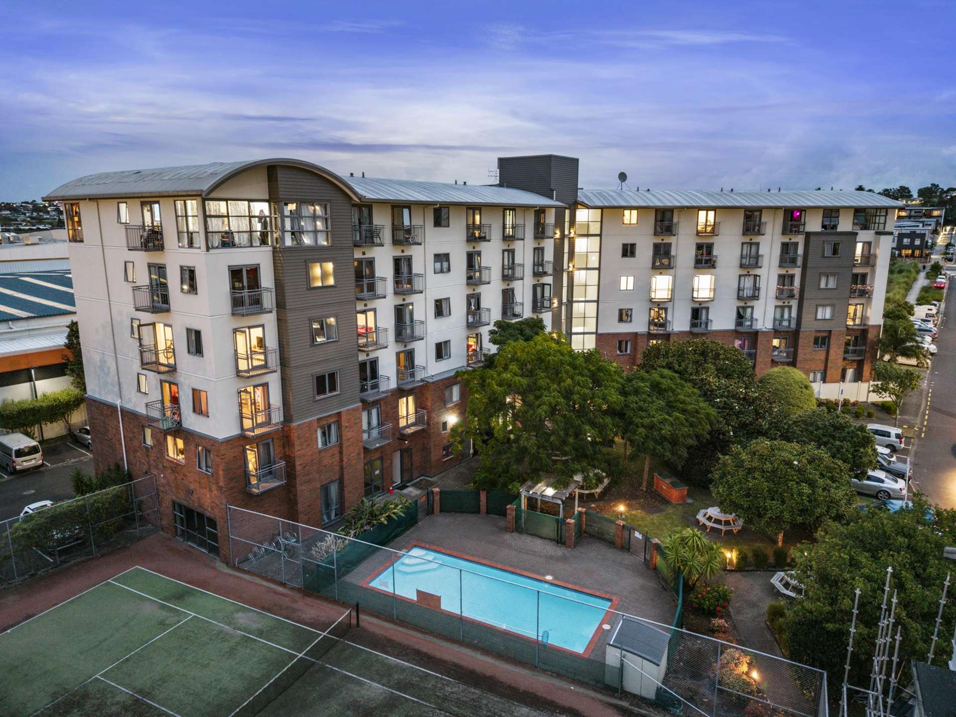 2J/10 Crown Lynn Place New Lynn_0