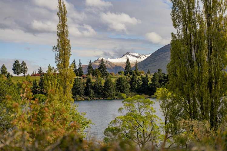 1 Suburb Street Queenstown_25