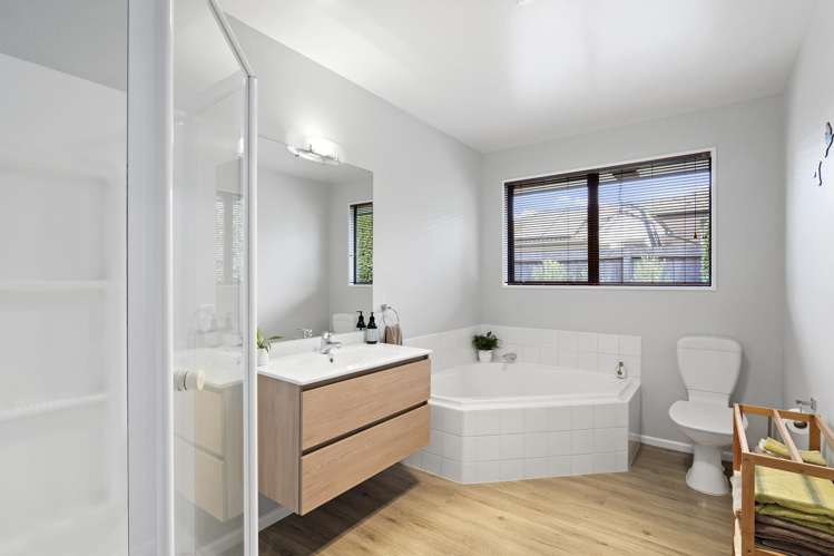 9 Napoleon Close Harewood_21