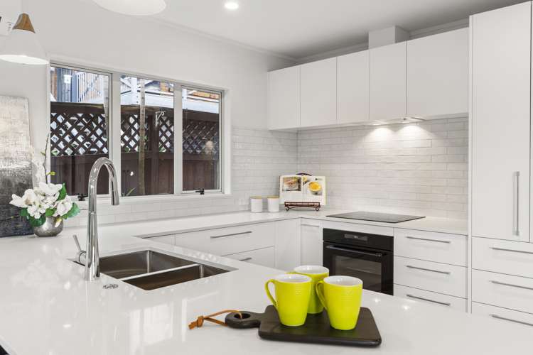 2/893 Beach Road Waiake_9