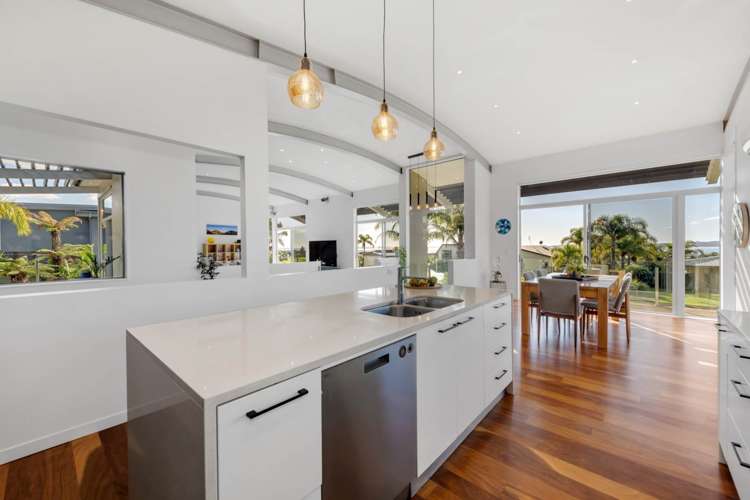 8 Intrepid Crescent Beachlands_13