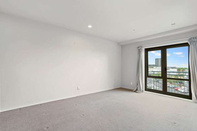 3f/10 Crown Lynn Place New Lynn_1