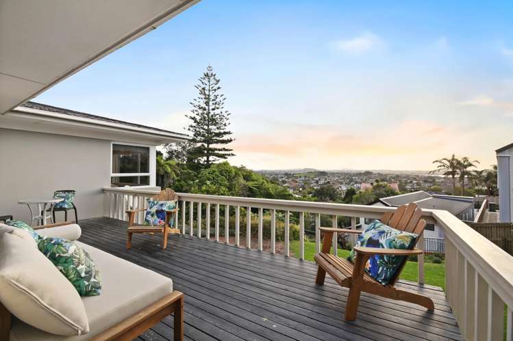 10 Etherege Place Mellons Bay_1