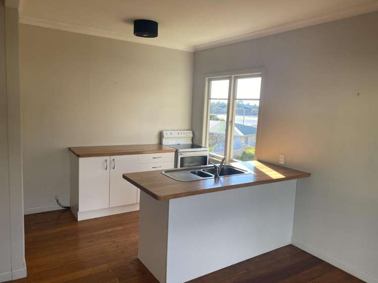 10 Sutherland Road 11218_9