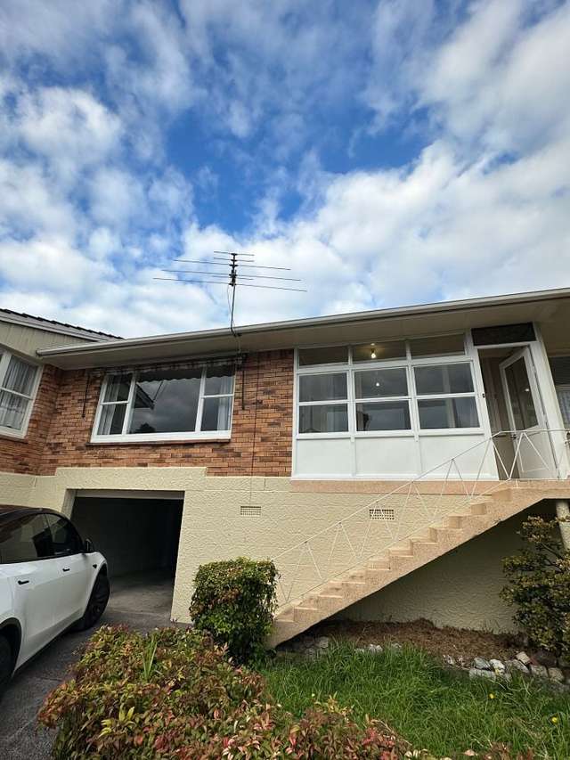 Tidy Spacious Two B/R Unit - Triple Grammar Zone