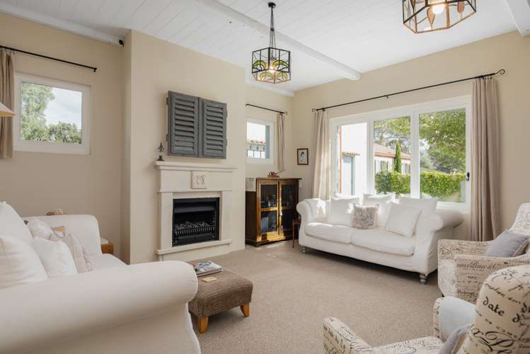 21 Fairbourne Drive Fairhall_9