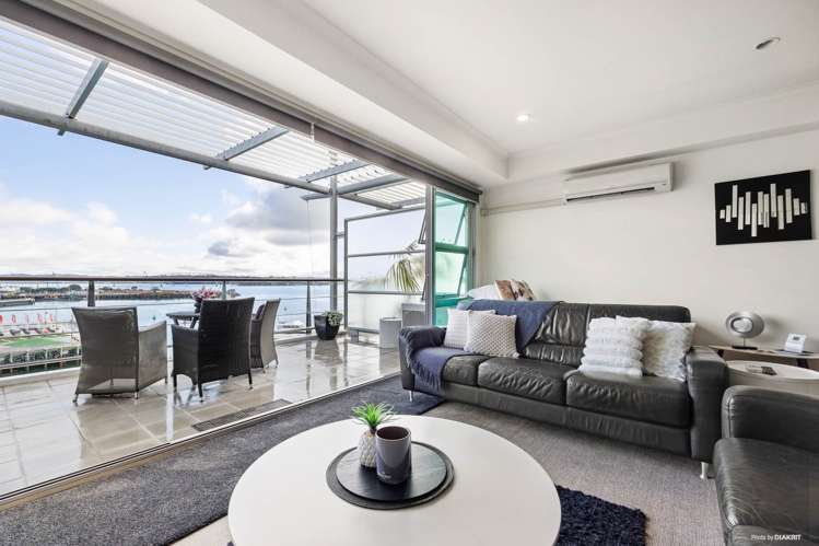 62/145 Quay Street_4