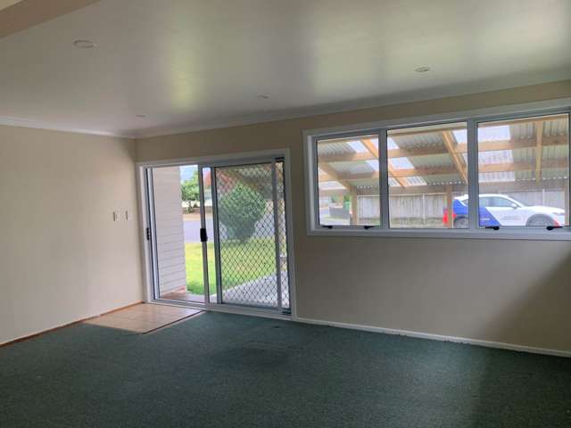 8 Lyndon Place Manurewa_3