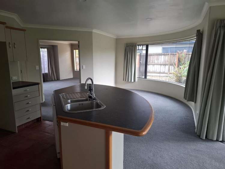 24 Oaklands Drive 11373_6