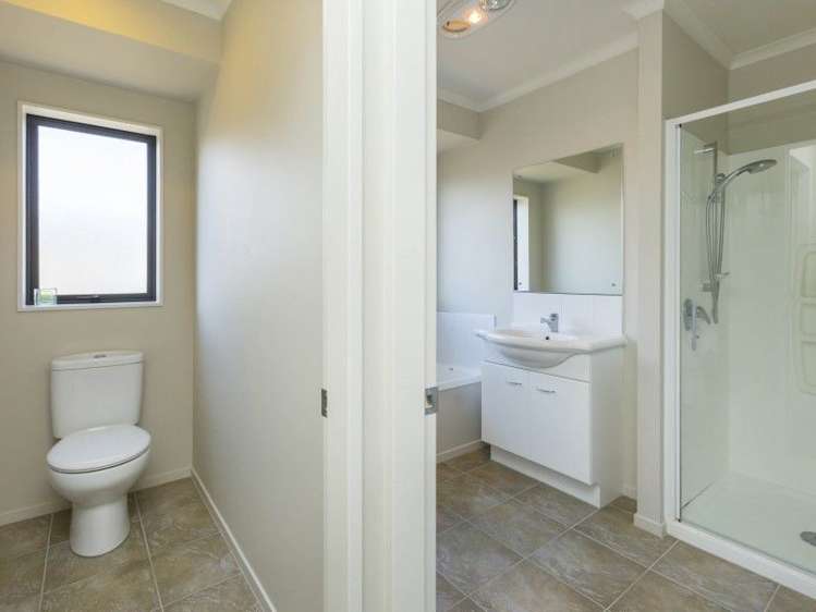 48 Percy Kinsman Crescent Riverstone Terraces_14