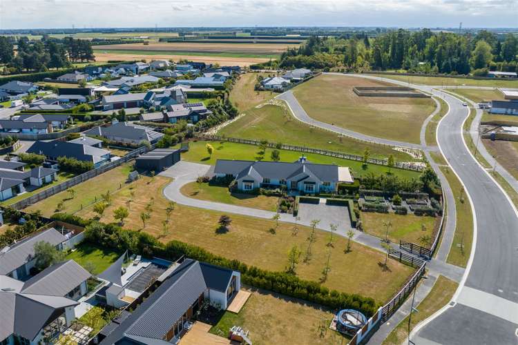 76 Carnaveron Drive Lincoln_28