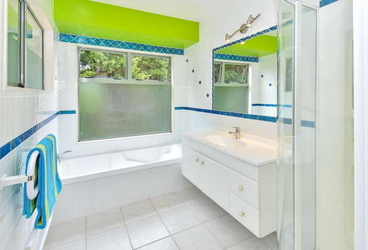 2/61 Ribbonwood Crescent Goodwood Heights_5