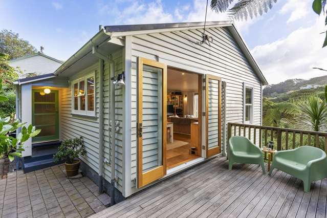 Bush Views, Sunny Decks, Warm Welcome Home