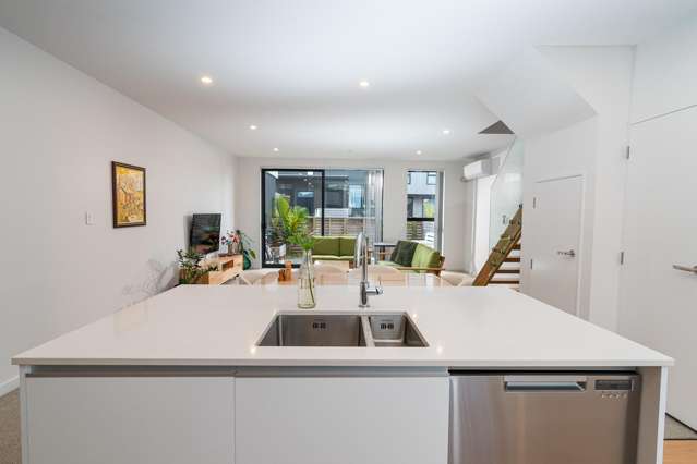 2/210 Karori Road Karori_2