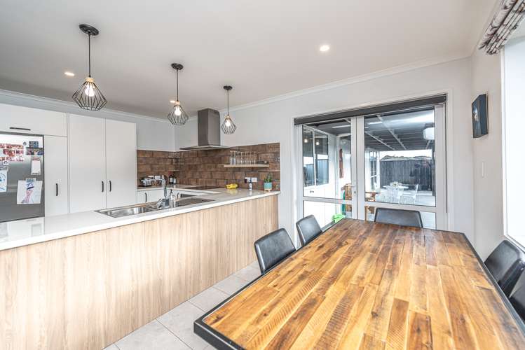 16 Magnolia Crescent Tawhero_7