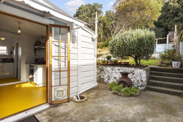 176 Sutherland Road Lyall Bay_15
