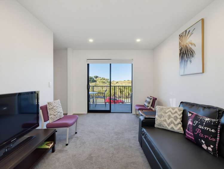 2/180 Marine Parade_5
