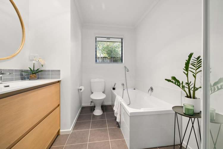 9 Louvain Place Greenhithe_14