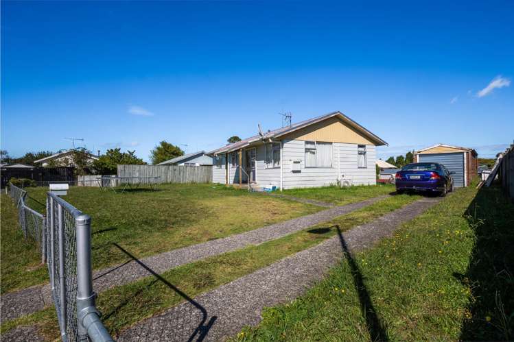 21 & 23 Brownlie Crescent_3