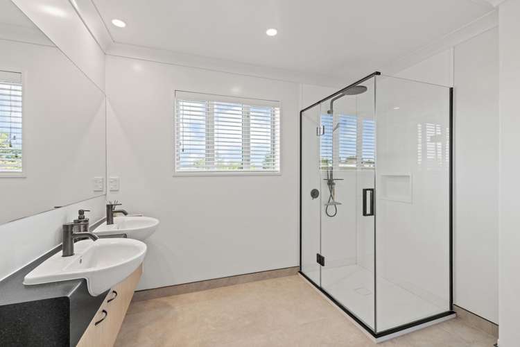 6 June Gardens Northwood_20