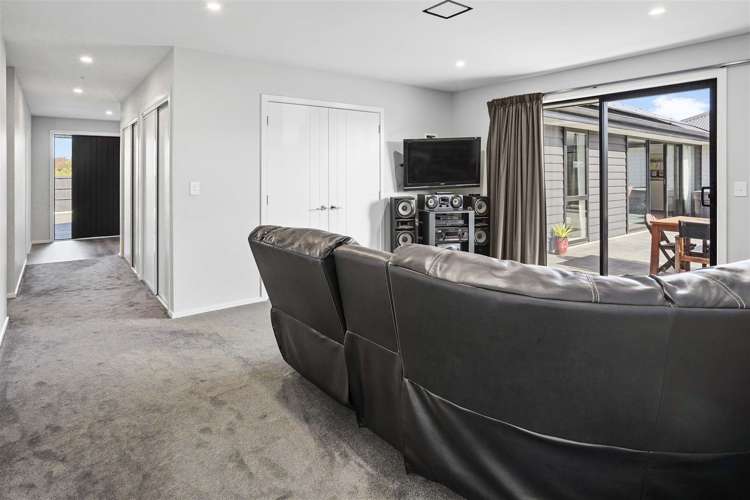 14 Quail Way Amberley_21