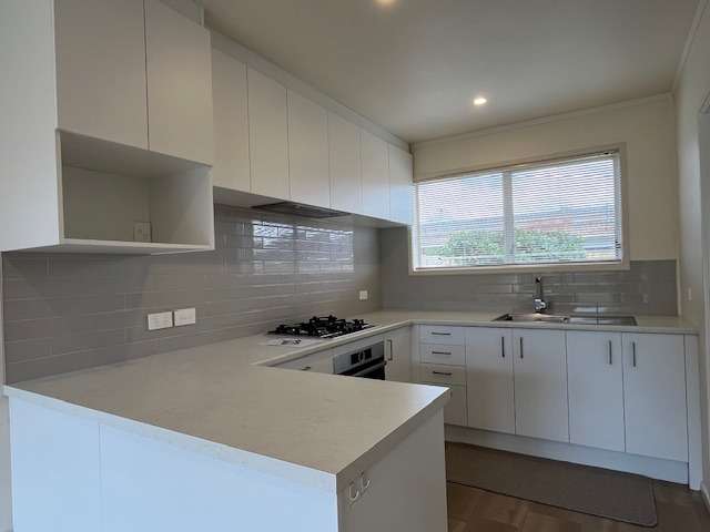 2/5 Sylvan Crescent Te Atatu South_1