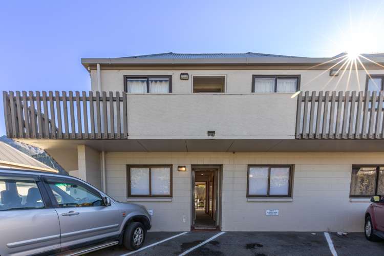 1/42 Hallenstein Street Queenstown_16