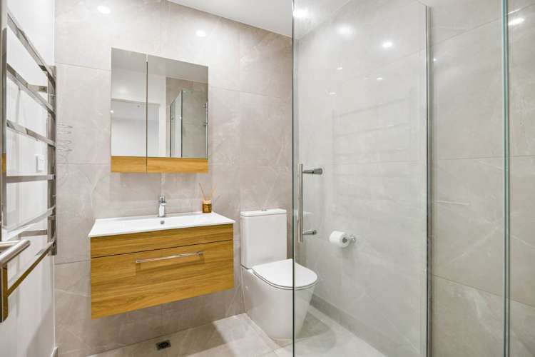 208/9 Madeira Lane Grafton_13