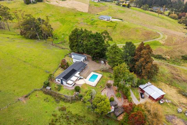Pool, paddocks and a bonus sleepout on 3+ Hectares